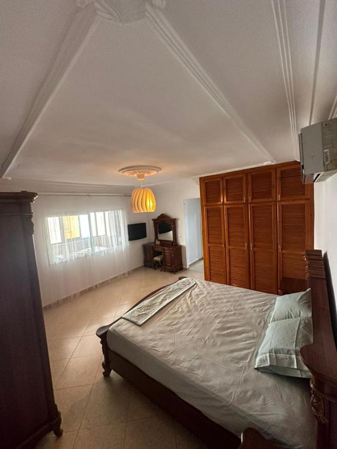 Vaste Appartement Au Centre De Tétouan Luaran gambar