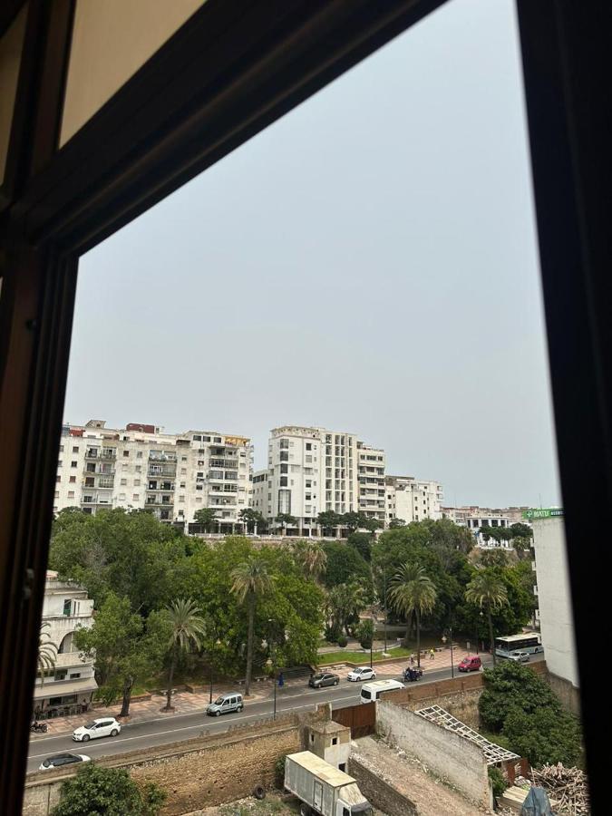 Vaste Appartement Au Centre De Tétouan Luaran gambar